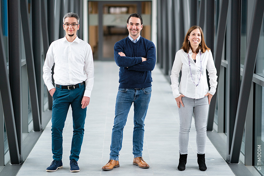 Perintäosaston työntekijät Julian van Achter, Geoffrey Bladier ja Denise Becht neuvovat, sovittelevat ja auttavat asioissa, jotk